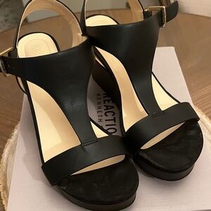 REACTION BY KENNETH COLE WOMENS CAMI WEDGE SANDAL  SZ 10